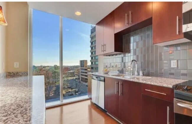 Foto del edificio - 201 N Elm St