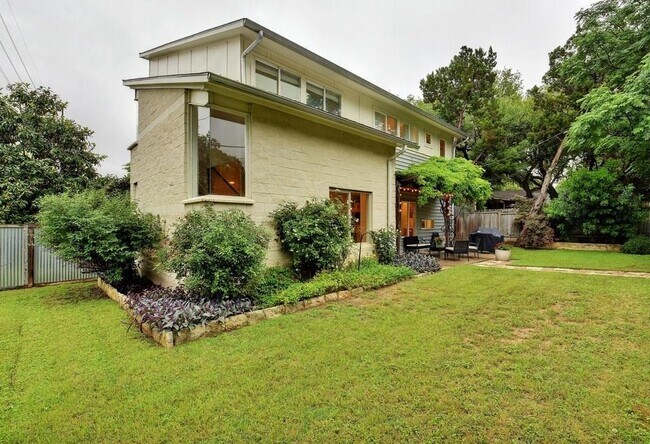 Contemporary design with lots of windows and light - 2509 S 5th St