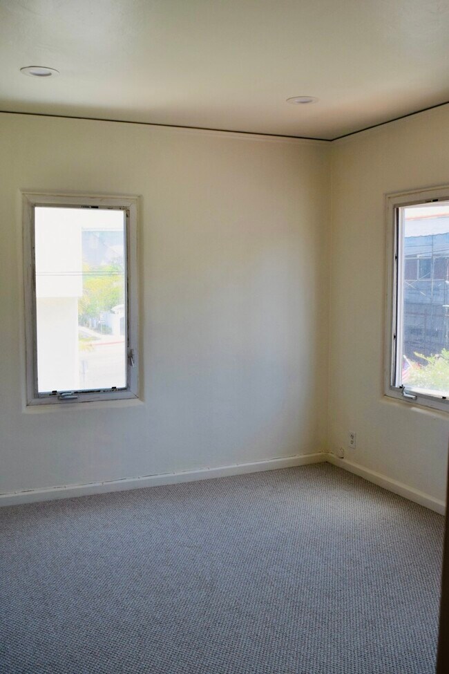 Main bedroom - 3607 Alma Ave