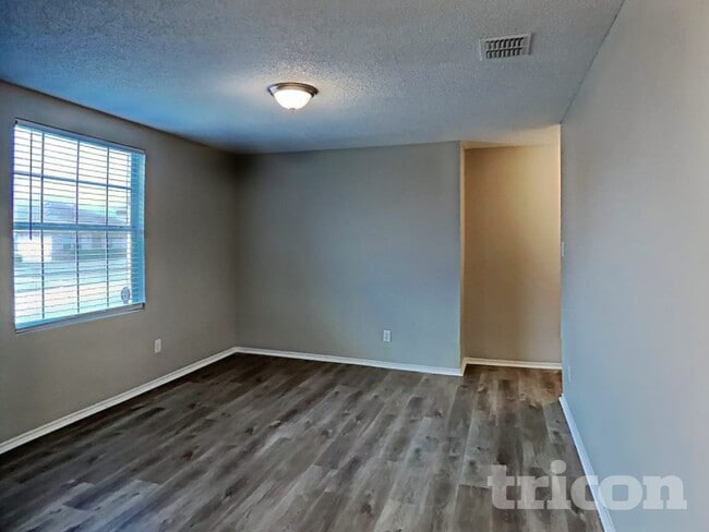 Foto del edificio - 2904 Crimson Clover Dr