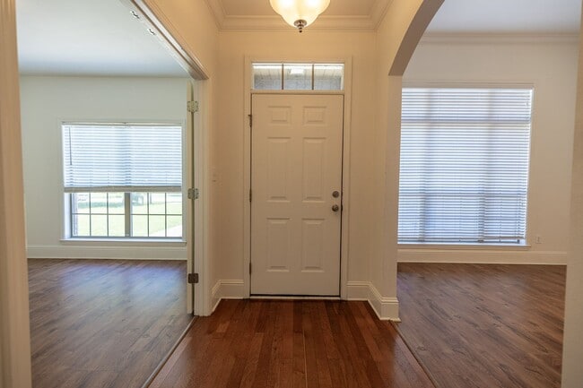 Building Photo - ONE FREE MONTH WITH 13 MONTH LEASE!