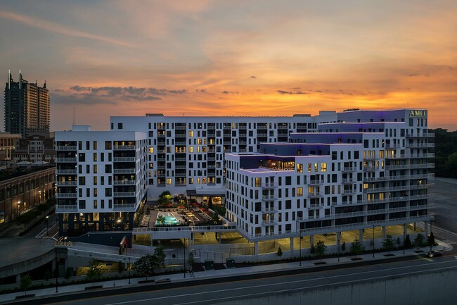 Building Photo - AMLI Atlantic Station