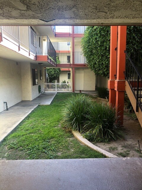 Entry Courtyard View - 4591 Orange Ave
