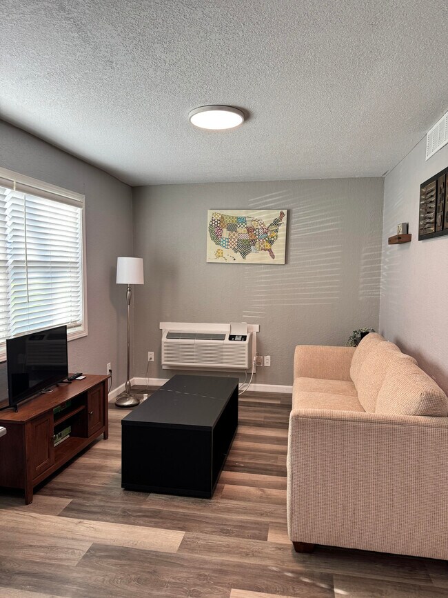 Foto del edificio - 400 Walker Dr