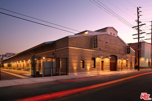 Foto del edificio - 940 E 2nd St