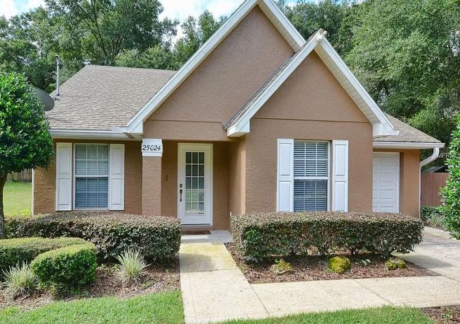 Photo - Charming 3/2 with large fenced yard! House