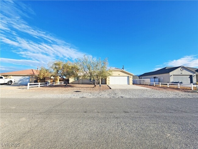 Foto del edificio - 960 Lone Pine Rd