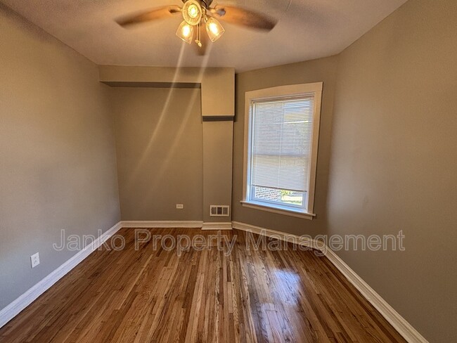 Foto del edificio - 4640 S St Lawrence Ave
