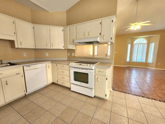 Building Photo - Charming three-bedroom Home