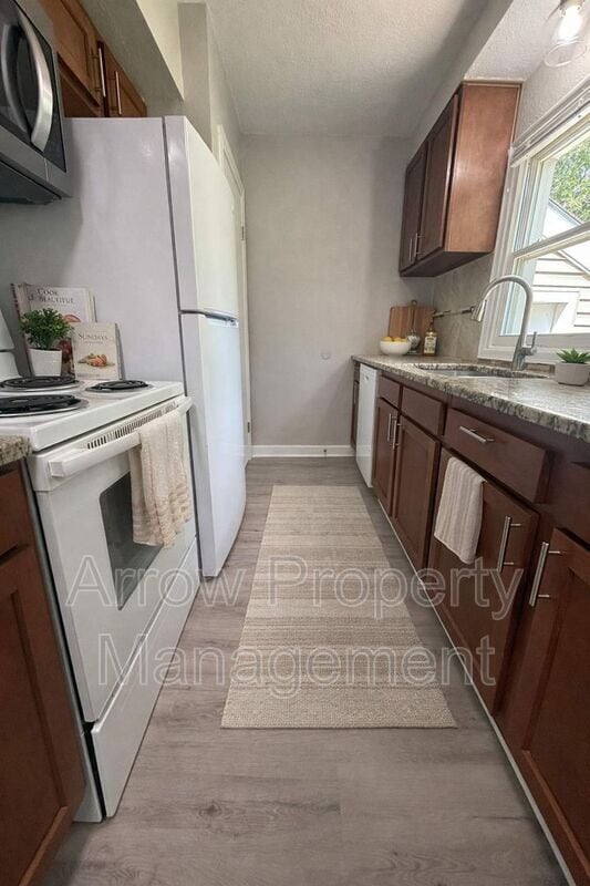 Foto del edificio - 4118 Touzalin Ave