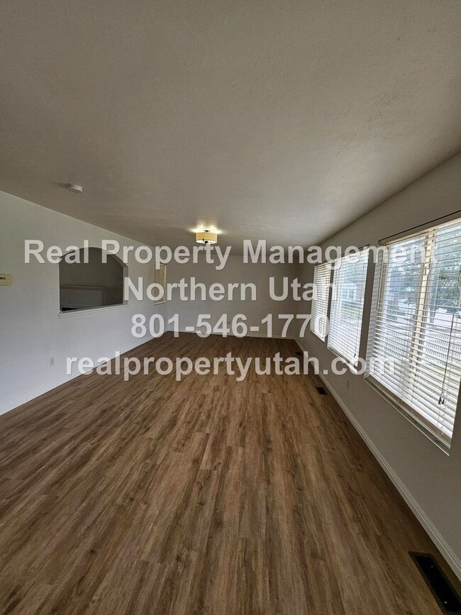 Building Photo - 3 Bedroom Home in Clearfield Available
