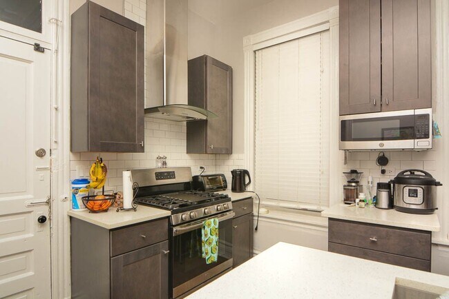 Foto del edificio - 949 N Winchester Ave