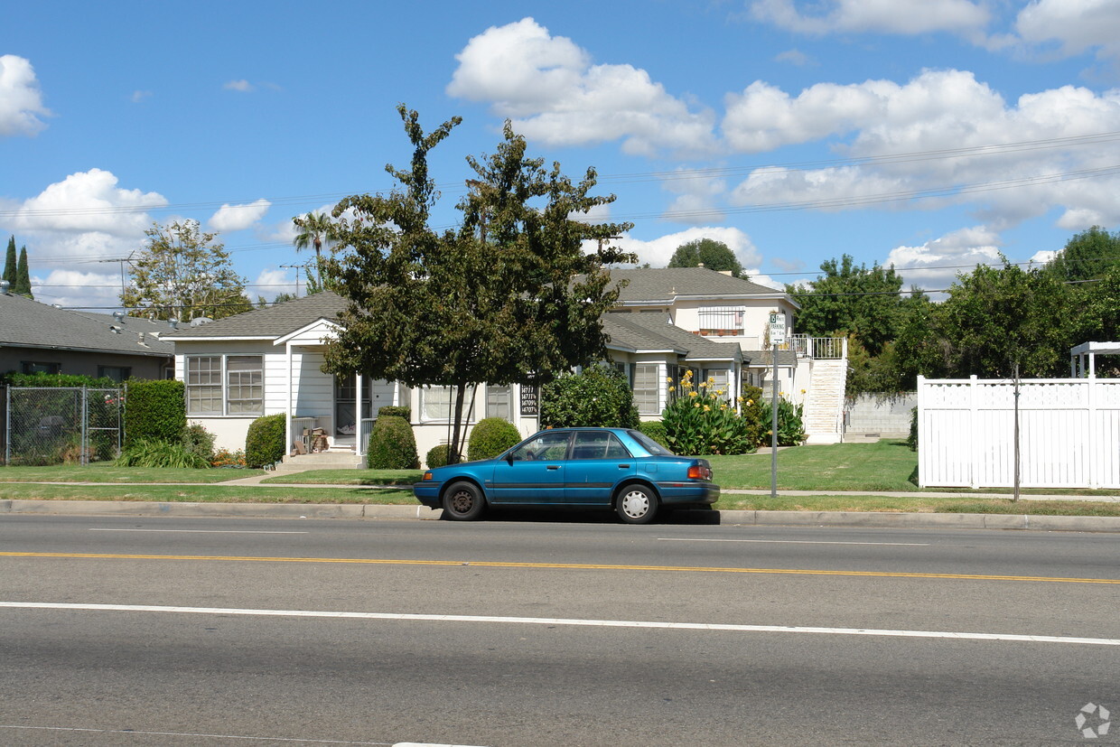 Foto del edificio - 14710 Burbank Boulevard Apartments