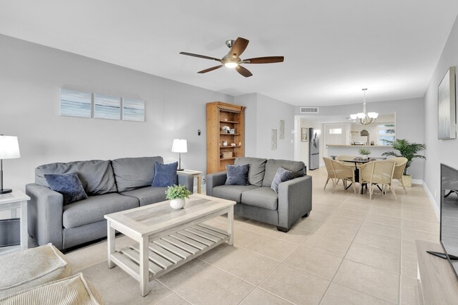 Building Photo - 1069 Hillsboro Mile