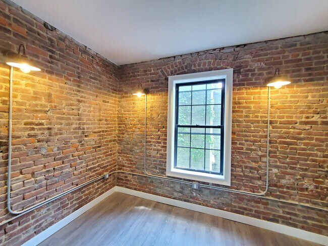 Unit 5 - 72 Arlington Ave