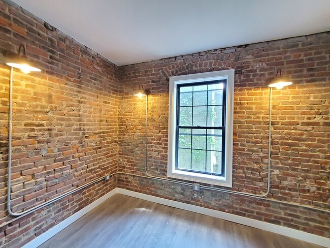 Unit 5 - 72 Arlington Ave