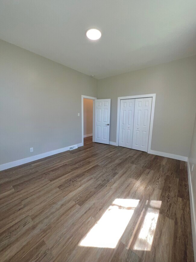 Building Photo - 6322 S Langley Ave