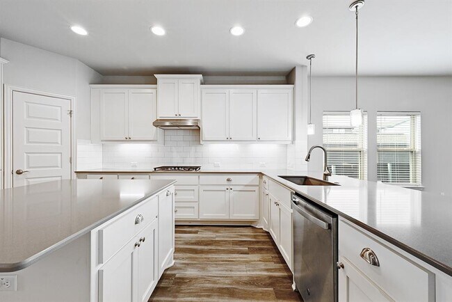 Building Photo - 8816 Mina Dr