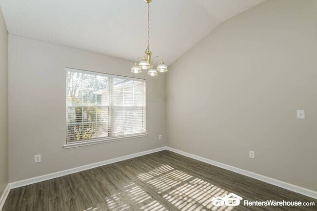 Building Photo - Reduced!