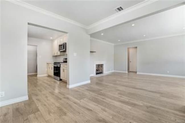 Building Photo - 7454 Gaviota Ave