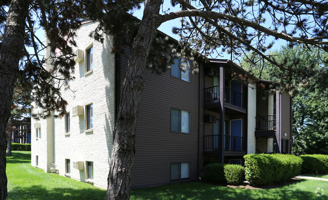 Building Photo - Long Acres Apartments