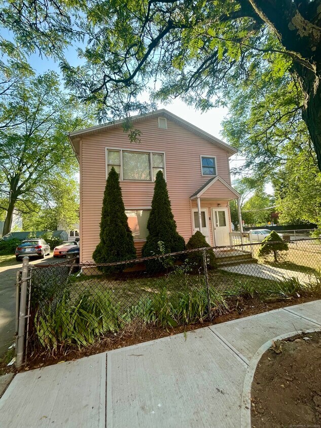 Primary Photo - 92 Arch St