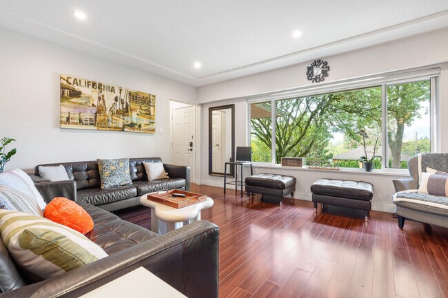 Building Photo - 2596 E 18th Ave