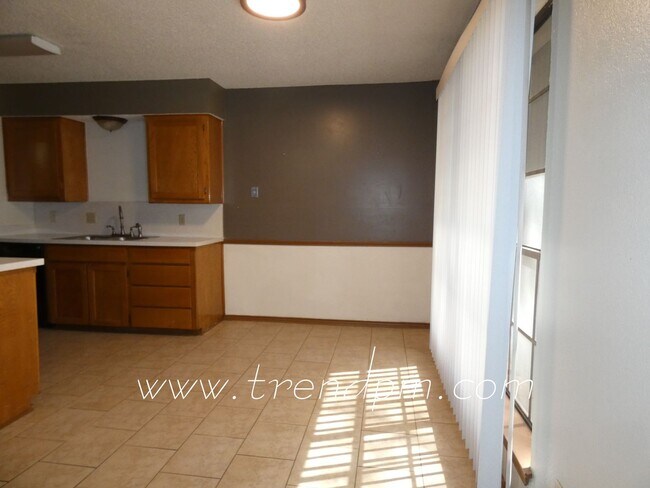 Building Photo - 317 Asbury Dr