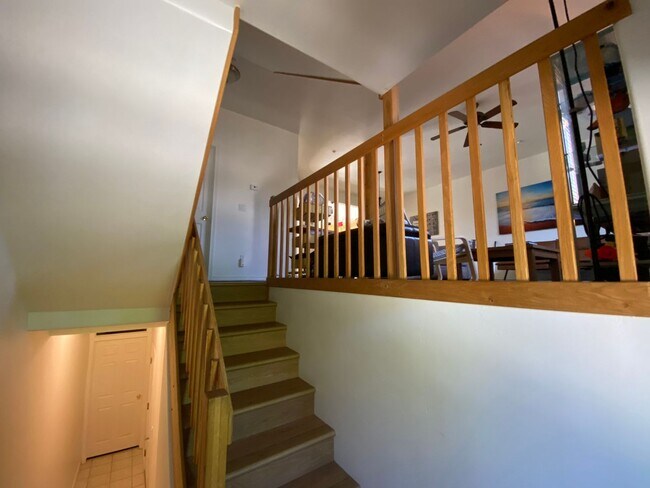 Building Photo - Three Bedroom Town Home with Two-Car Garage