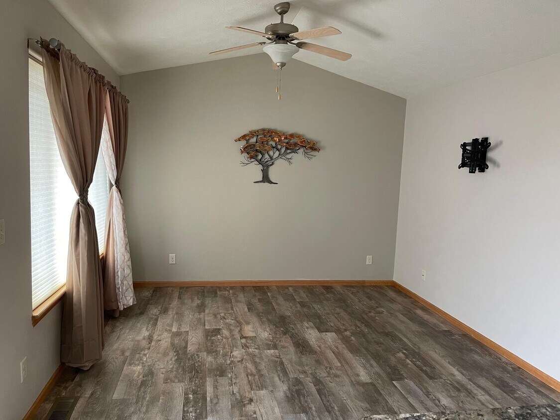 Living room - 908 Miah St