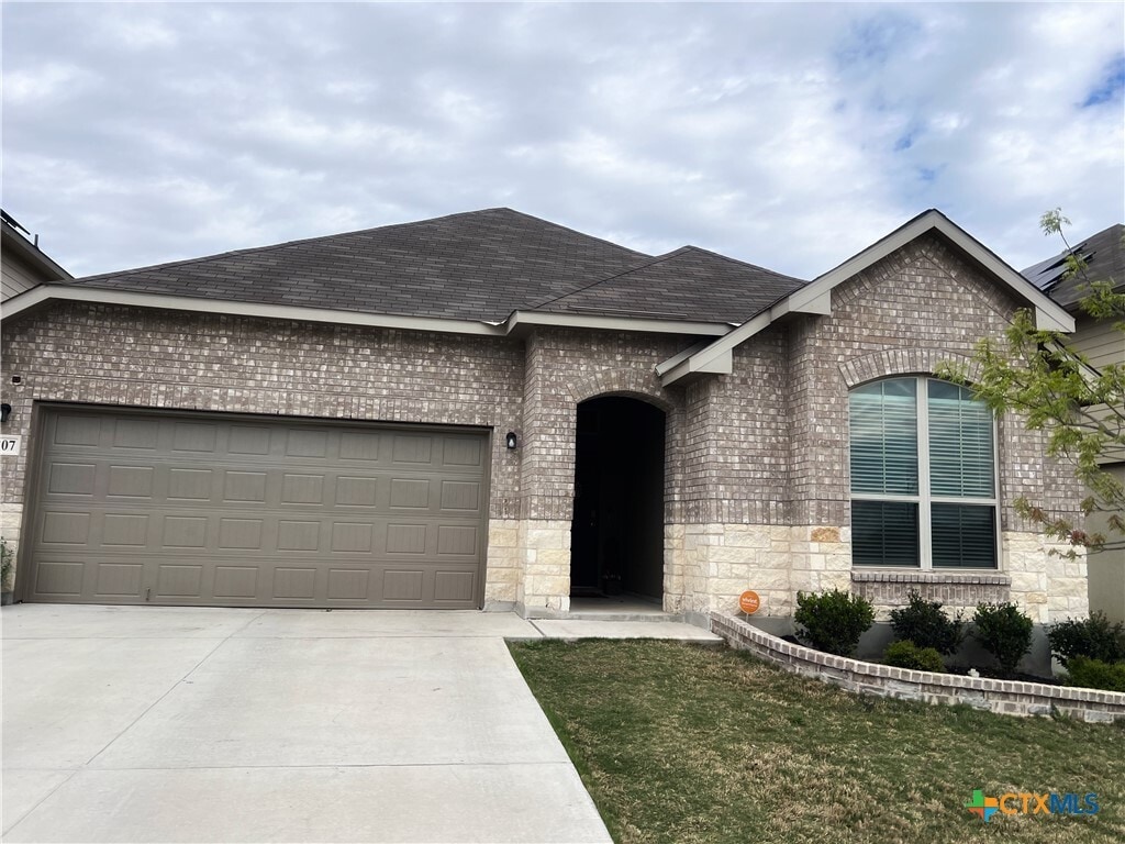 Foto principal - 6807 Comanche Post