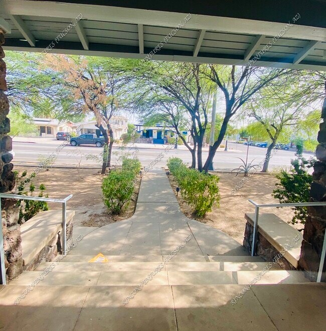 Foto del edificio - 503 E University Blvd
