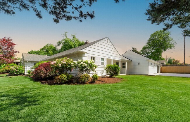 Foto del edificio - Newly Remodel Home in West Hills!