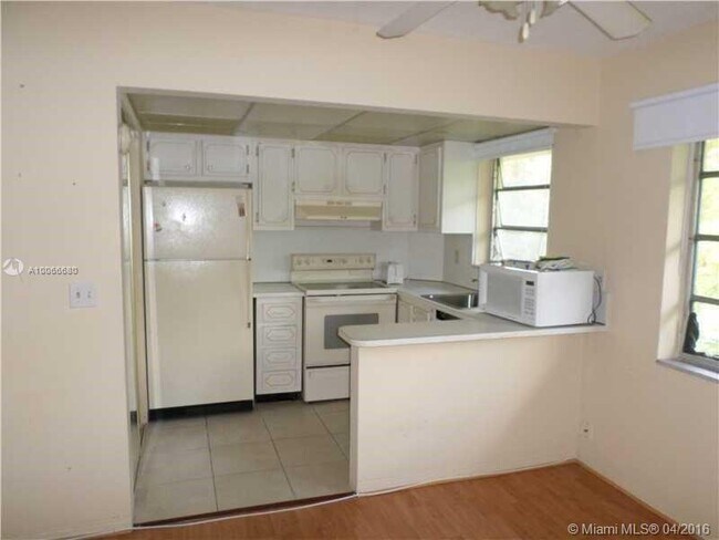 Foto del edificio - 900 Tallwood Ave