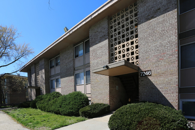 Building Photo - Holly Hill Condominiums