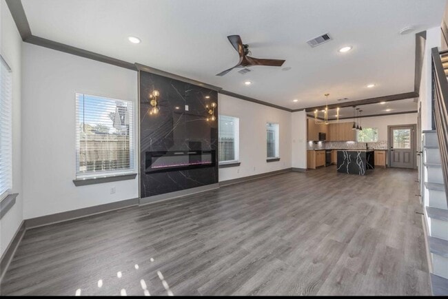 Foto del edificio - 8018 Attwater St