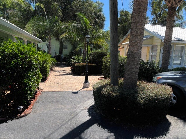 Aparcamiento junto a la cabaña. - 714 Spring St