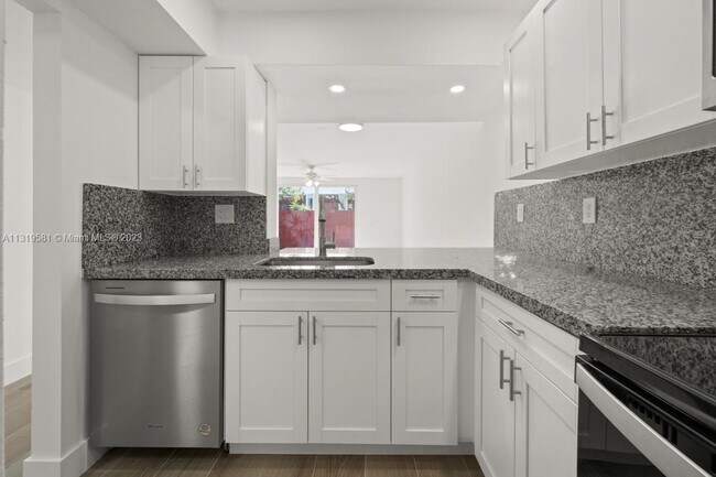 Foto del edificio - 606 NW 107th Ave