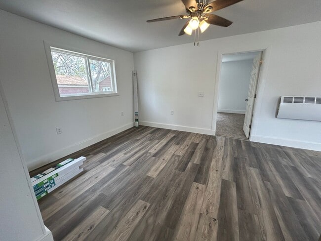 Foto del edificio - 3 Bedroom 1 Bath Beautiful House with Fenced Yard & Garage