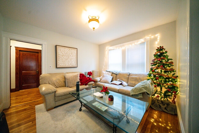 Building Photo - 202 Calumet St