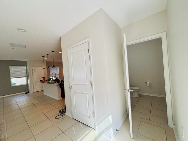 Building Photo - 110 San Carrara Ct