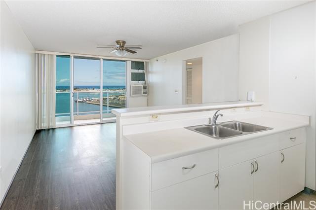 Building Photo - 215 N King St