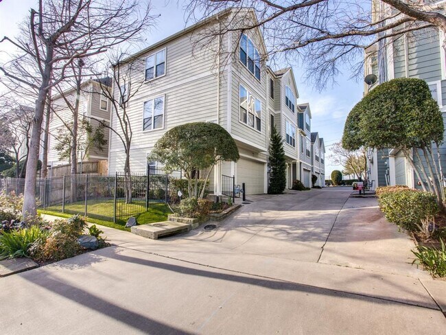 Building Photo - 7416 Coronado Ave