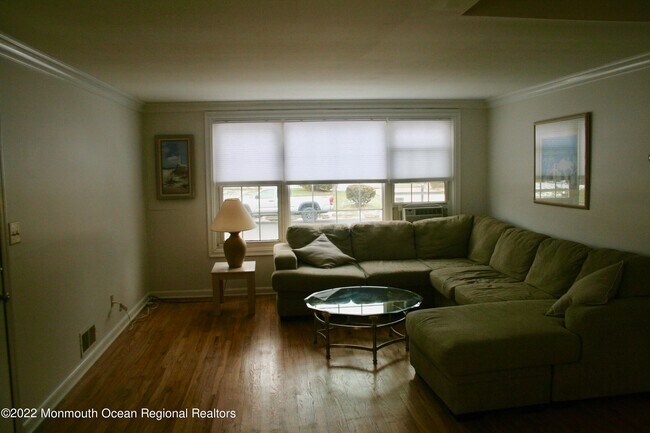 Foto del edificio - 811 Shore Rd