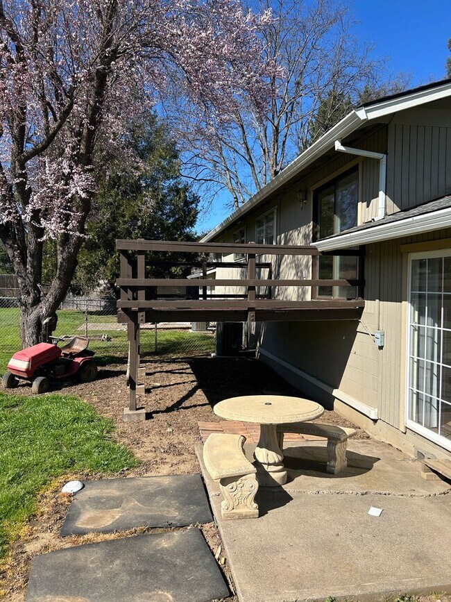 Foto del edificio - 2883 W Griffin Creek Rd