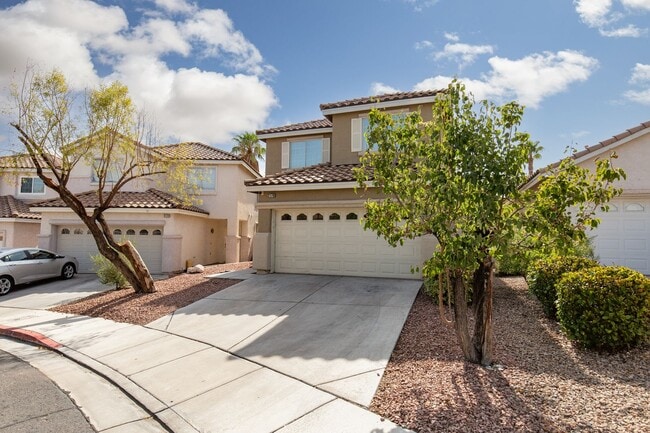 Foto del edificio - Beautiful and Gated 4 bedroom 2.5 Bath!