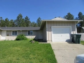 Building Photo - 1016-1018 Woolsey Dr