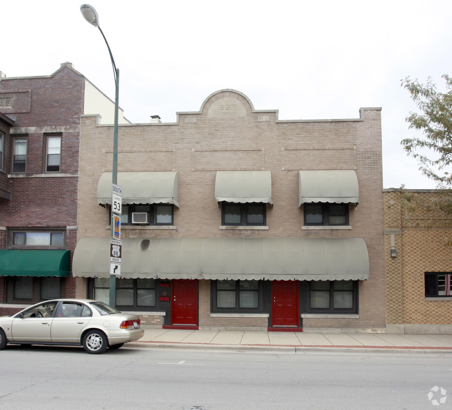 Building Photo - 553-557 N Chicago St