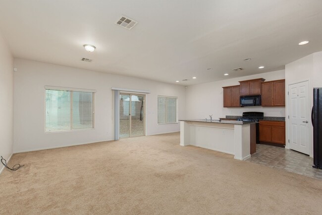 Foto del edificio - SW 3 bedroom home for $1,995 +sewer/trash-$2041