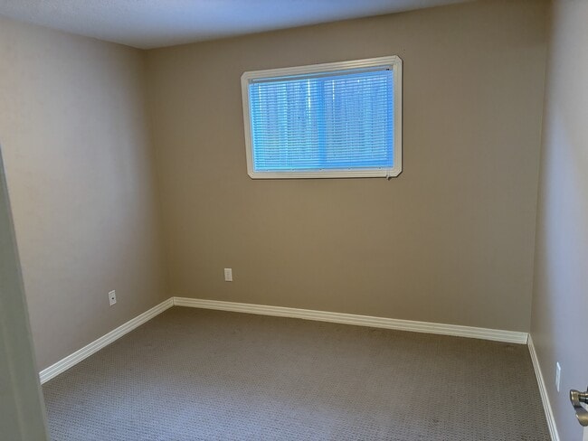 Building Photo - 107 A 26 St